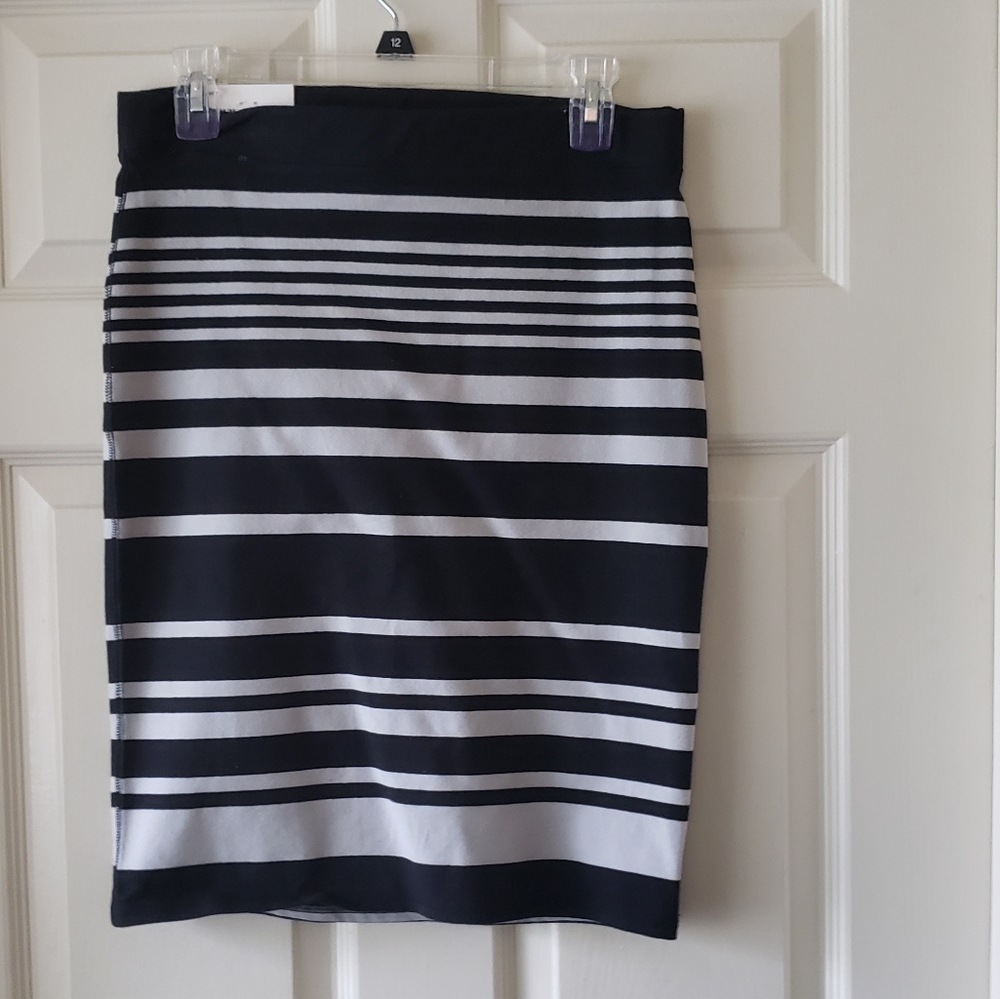 Old Navy black & grey skirt. Size M